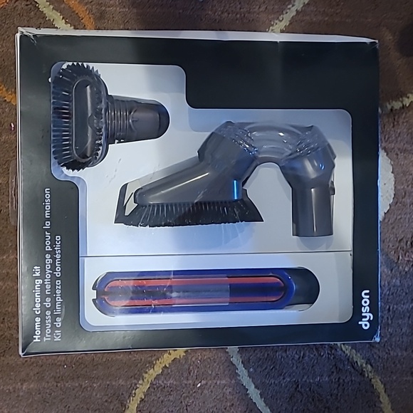 Dyson home cleaning kit - Picture 1 of 3
